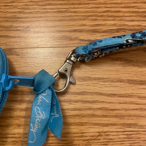 Vera Bradley small wristlet in “Bali Blue” with detachable strap - Picture 10 of 10